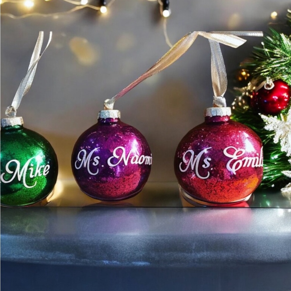 Personalized round glitter Christmas bulbs